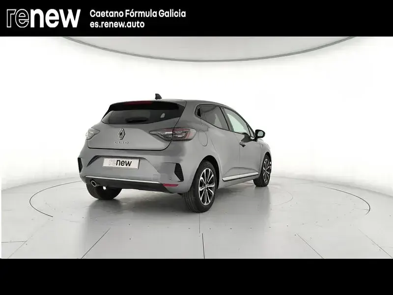 Usado Renault Clio V Techno 100 CV (73 kW) 2025 Gris Berlina
