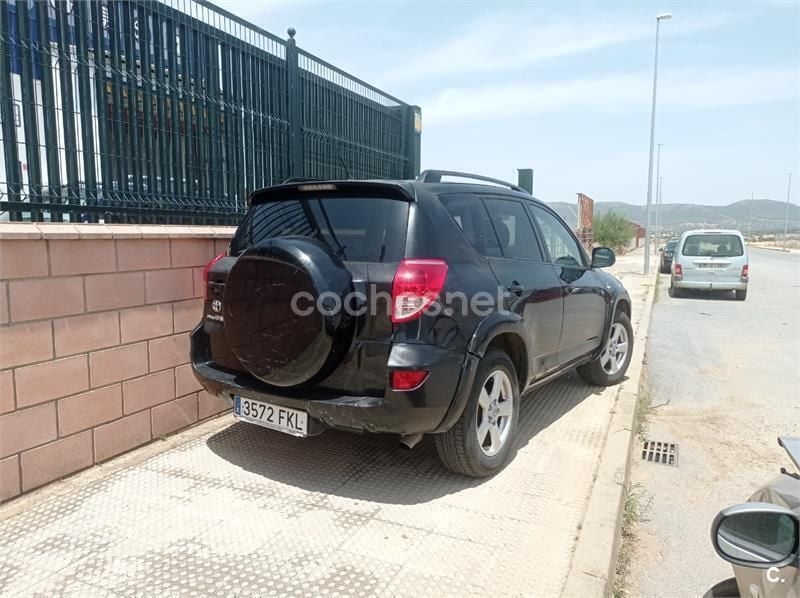 Usado Toyota RAV4 Premium 177 CV (130 kW) 2007 Negro SUV