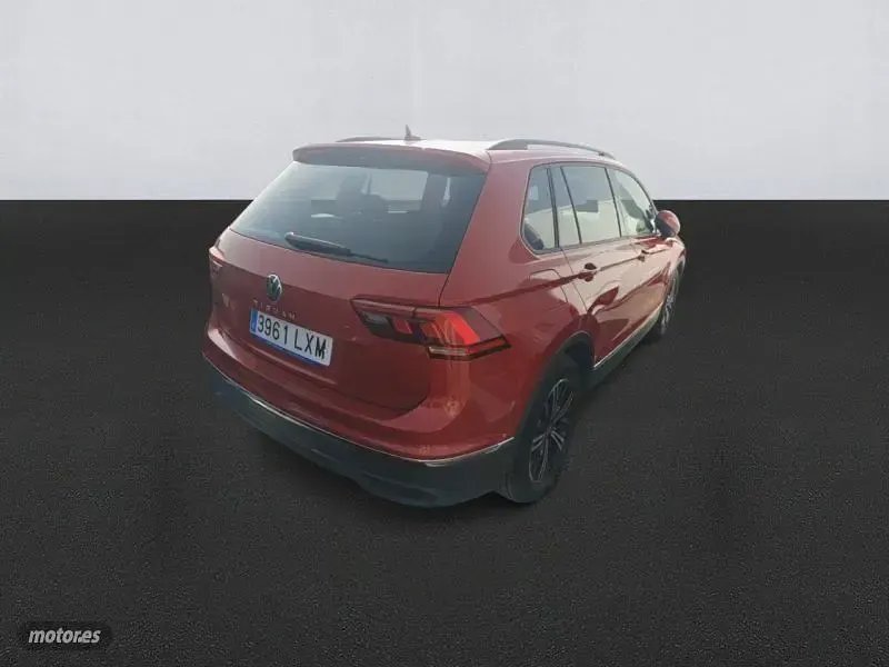 Usado VW Tiguan Life 150 CV (110 kW) 2022 Rojo SUV
