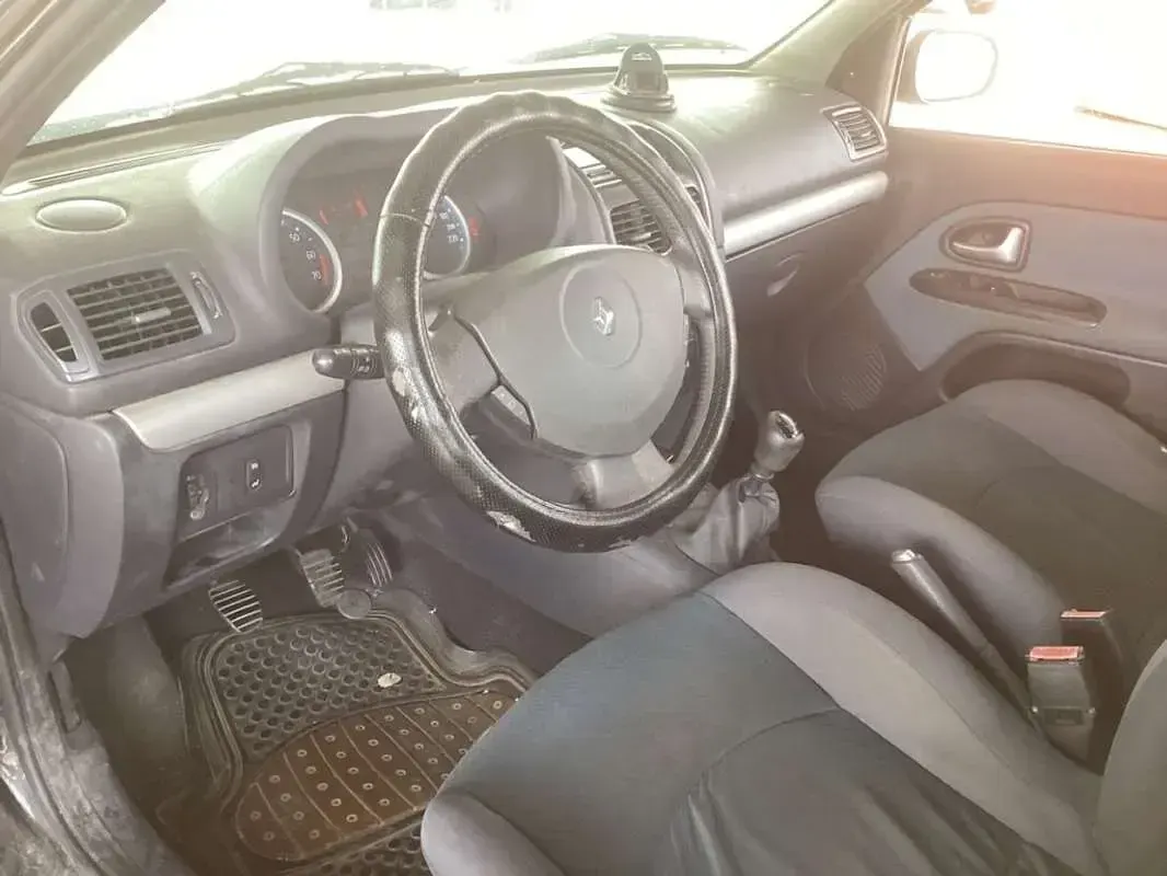 Usado Renault Clio Authentique 75 CV (55 kW) 2006 Utilitario