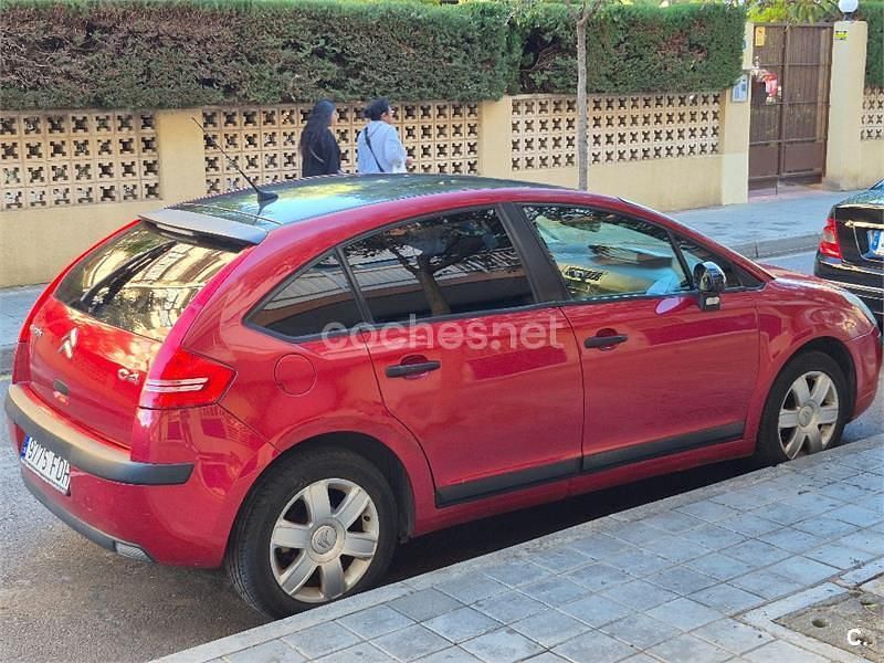 Usado Citroën C4 92 CV (67 kW) 2006 Granate Berlina