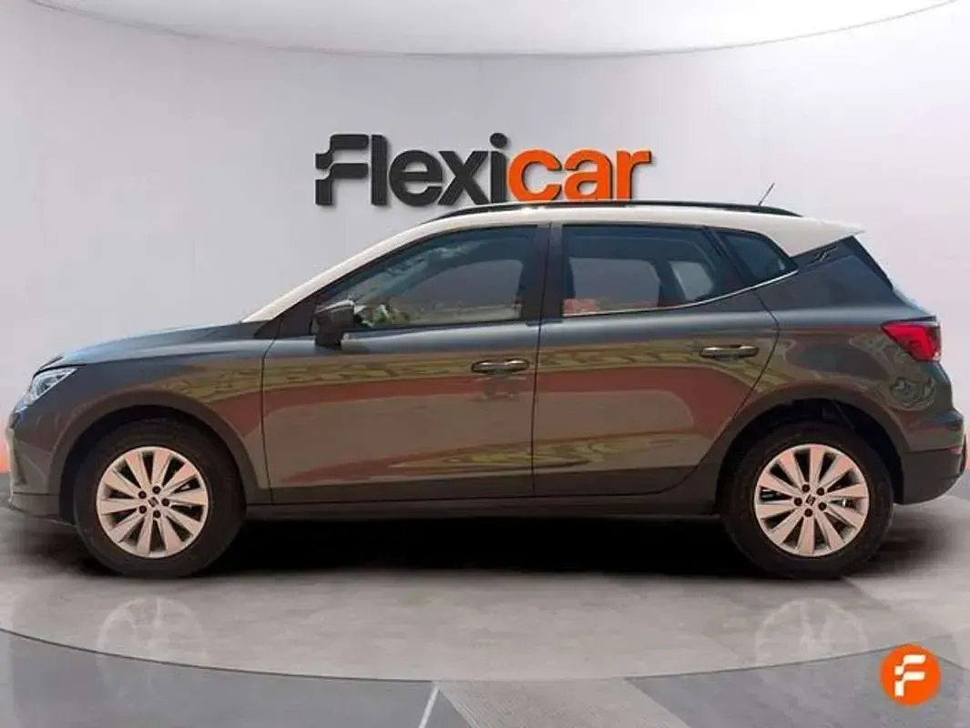 Usado Seat Arona FR 110 CV (80 kW) 2023 Gris SUV