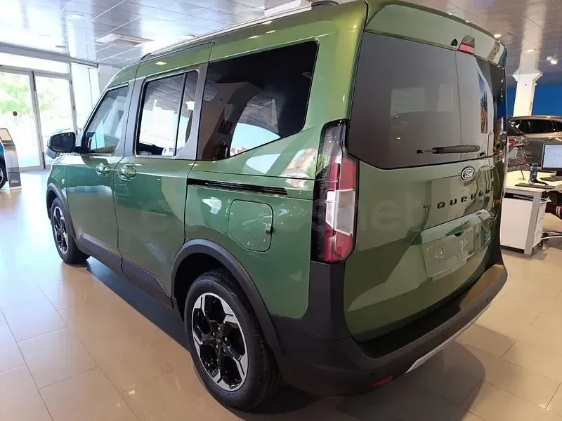 Nuevo Ford Tourneo Courier Active 125 CV (91 kW) 2026 Verde Monovolumen