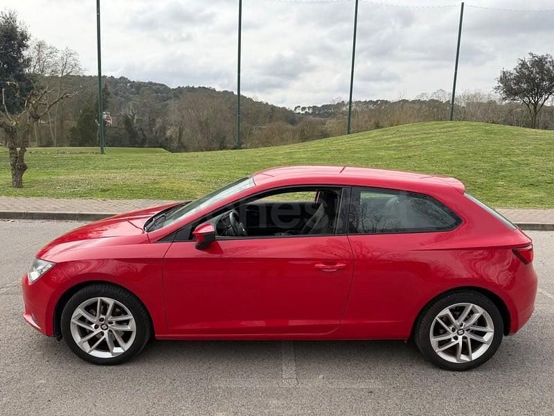 Usado Seat Leon Style 140 CV (102 kW) 2014 Rojo Berlina