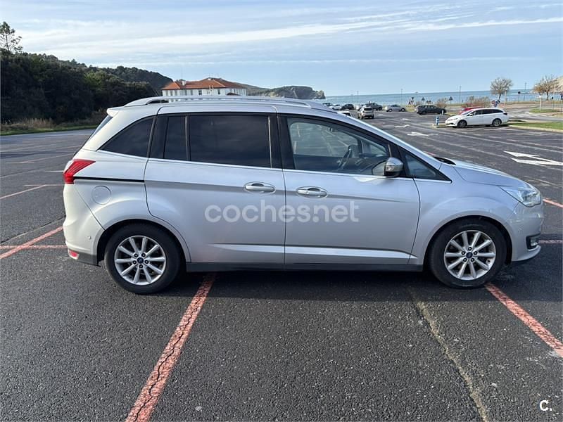 Usado Ford Grand C-Max Titanium 150 CV (110 kW) 2017 Gris / plata Monovolumen