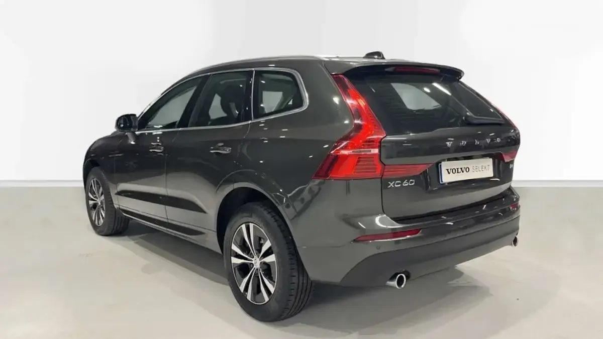 Usado Volvo XC60 Momentum 197 CV (144 kW) 2021 Gris SUV