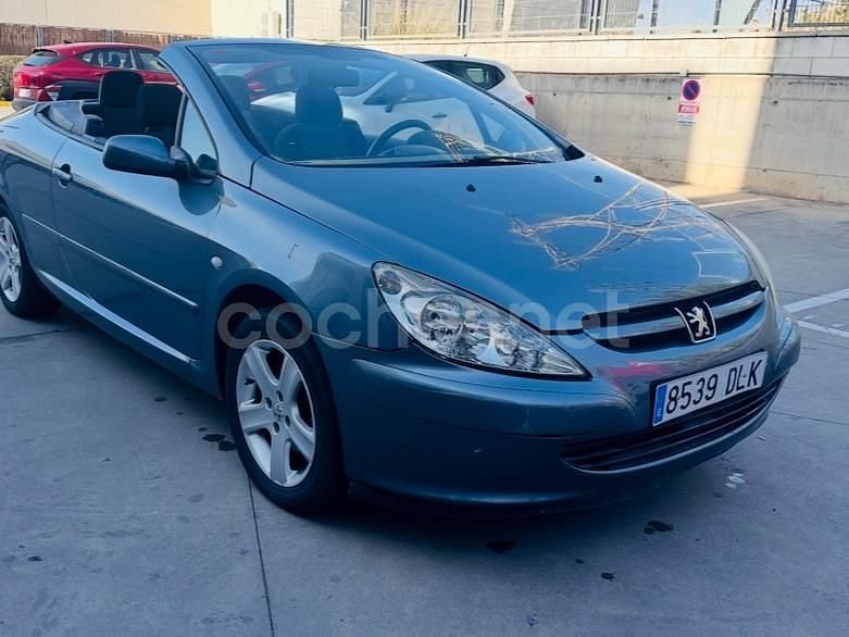Usado Peugeot 307 CC 110 CV (80 kW) 2005 Azul Descapotable