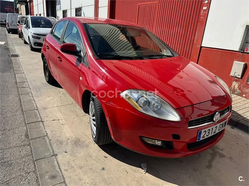 Usado Fiat Bravo Dynamic 120 CV (88 kW) 2009 Rojo Utilitario