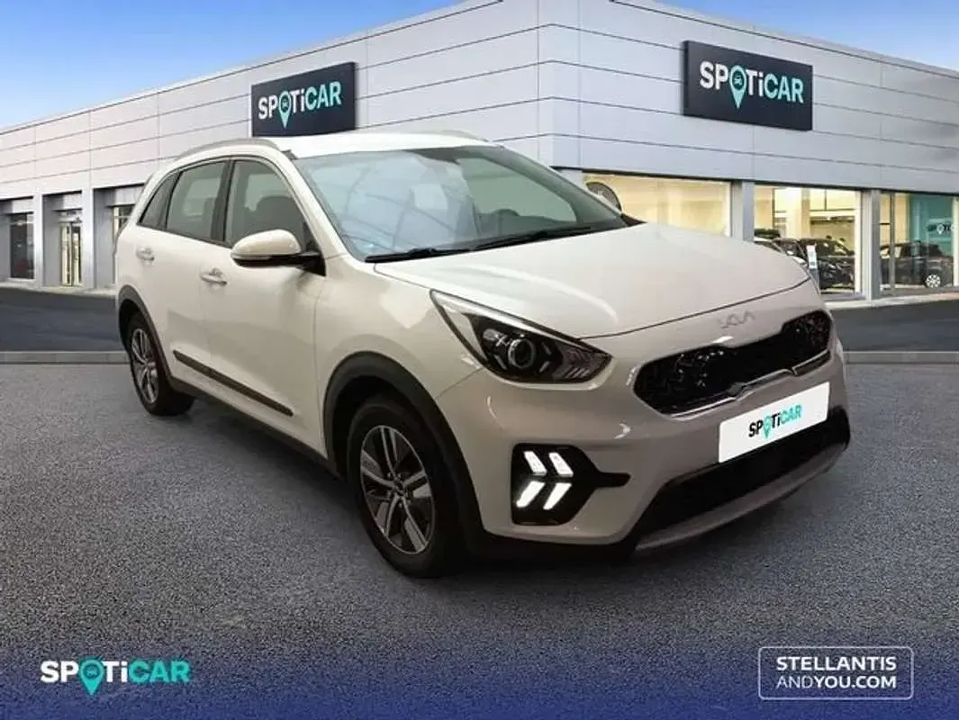 Usado Kia Niro 141 CV (103 kW) 2022 Blanco SUV