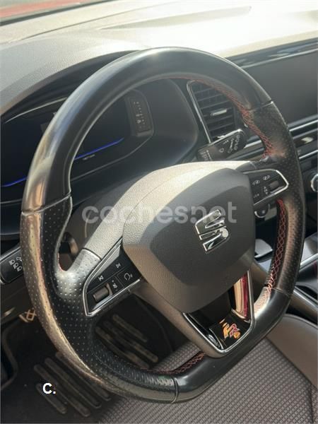 Usado Seat Leon ST FR 184 CV (135 kW) 2018 Rojo Familiar