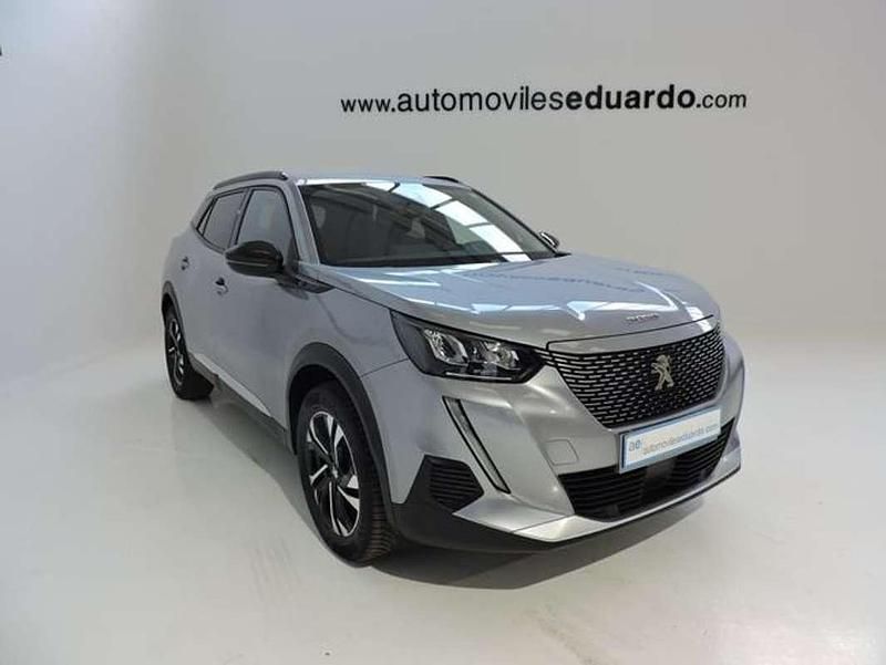 Usado Peugeot e-2008 Allure 100 kW (136 CV) 2022 Plateado SUV