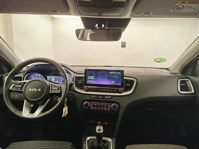 Usado Kia XCeed 101 CV (74 kW) 2025 Blanco SUV