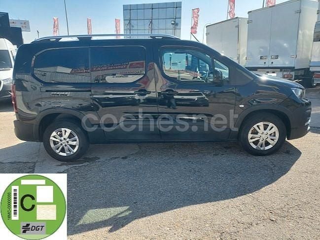 Usado Peugeot Rifter Active 130 CV (95 kW) 2020 Negro Monovolumen