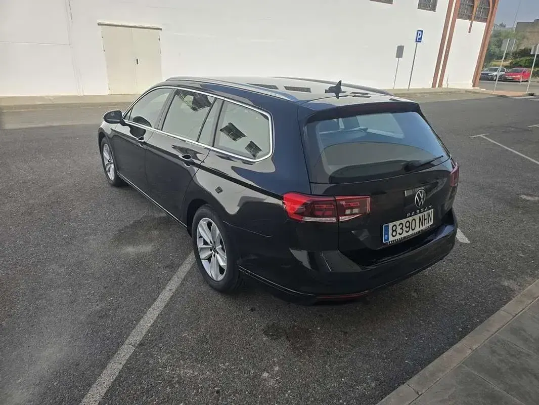 Usado VW Passat Business 122 CV (89 kW) 2021 Negro Familiar