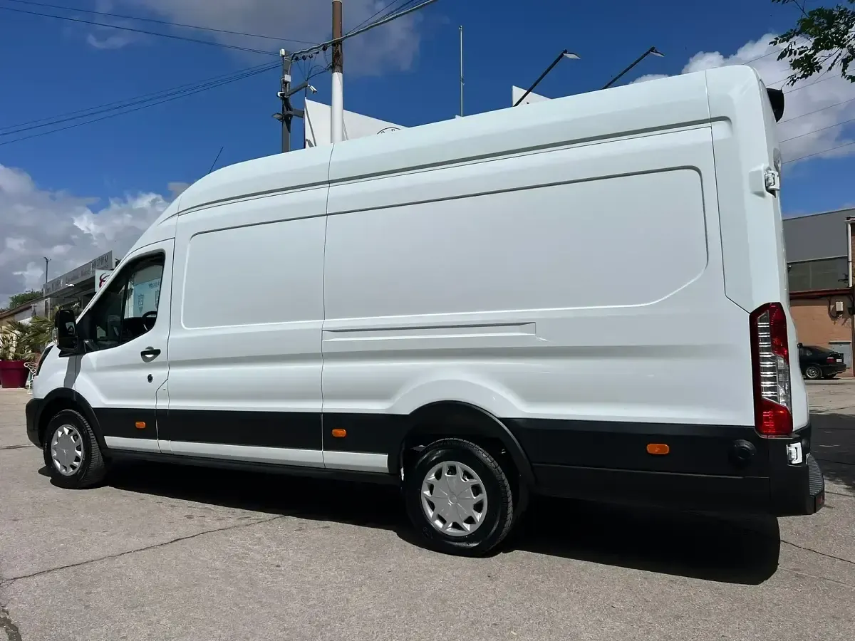 Usado Ford Transit Trend 130 CV (95 kW) 2023 Blanco Van