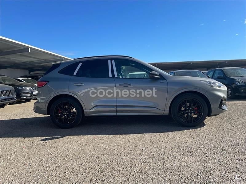 Usado Ford Kuga ST-Line X 180 CV (132 kW) 2023 Gris / plata SUV
