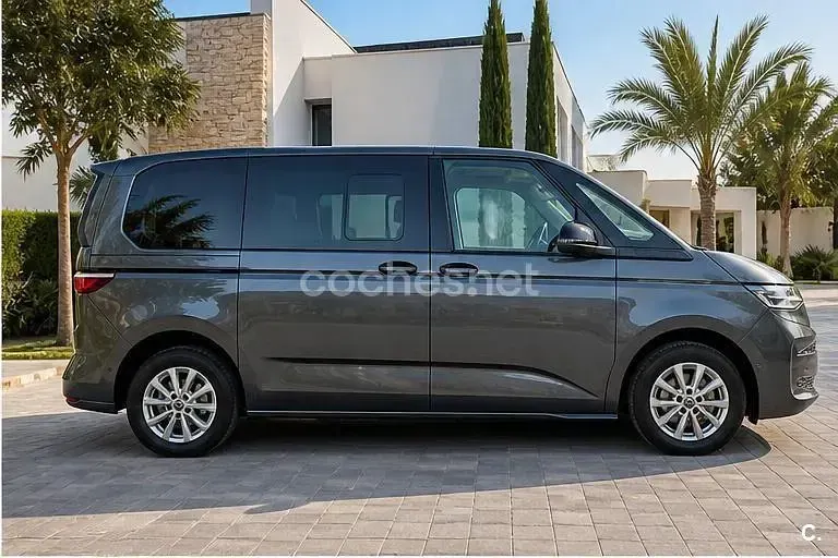 Usado VW Multivan 136 CV (100 kW) 2023 Gris / plata Monovolumen