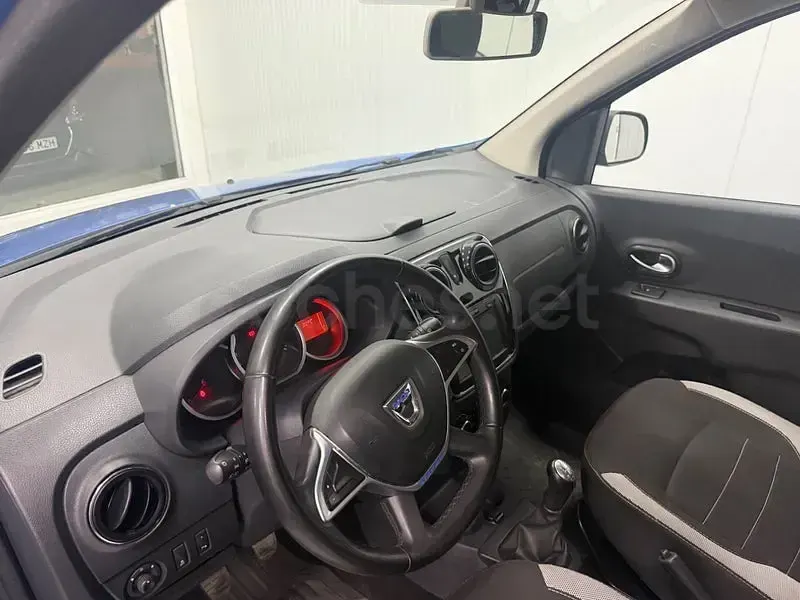 Usado Dacia Lodgy Lauréate 115 CV (84 kW) 2017 Azul Monovolumen