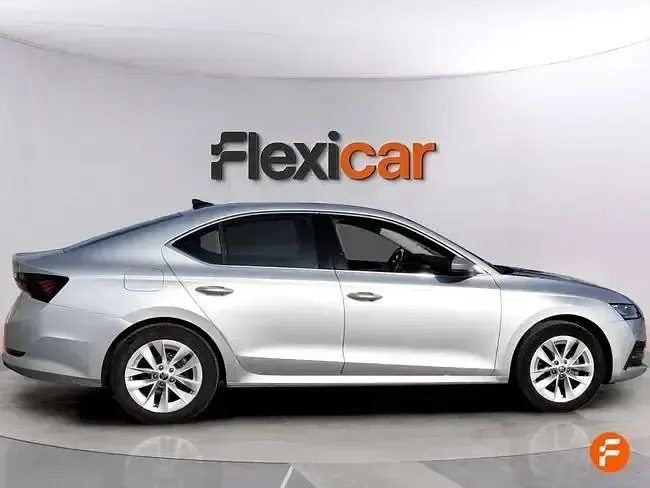 Usado Skoda Octavia Selection 110 CV (80 kW) 2024 Gris