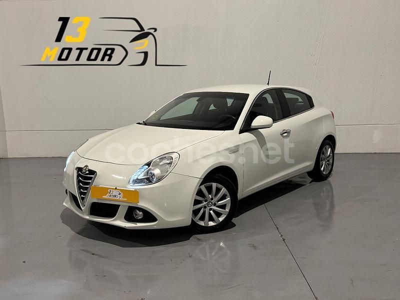 Blanco Usado 2015 Alfa Romeo Giulietta Distinctive Utilitario | 7990 € (Precio justo) - Imagen 1/4