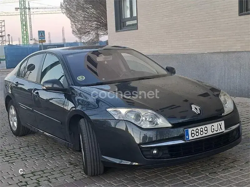 Begagnad Renault Laguna III Authentique 110 HK (80 kW) 2010 Grå Sedan