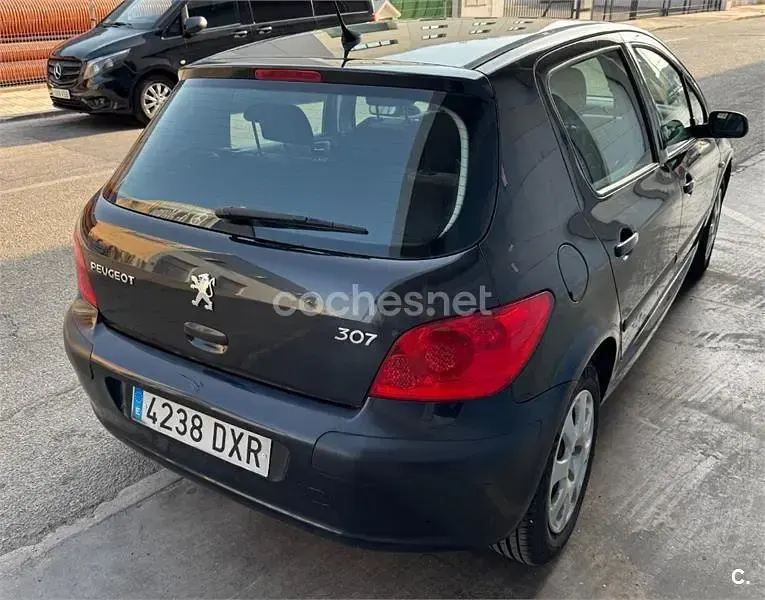 Usado Peugeot 307 110 CV (80 kW) 2006 Negro Berlina