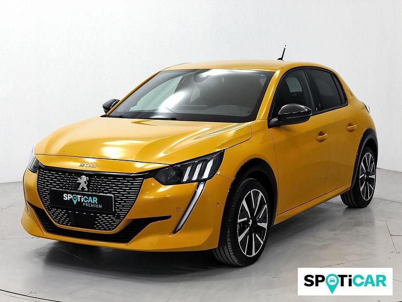 Usado Peugeot 208 GT 100 CV (73 kW) 2022 Amarillo Utilitario