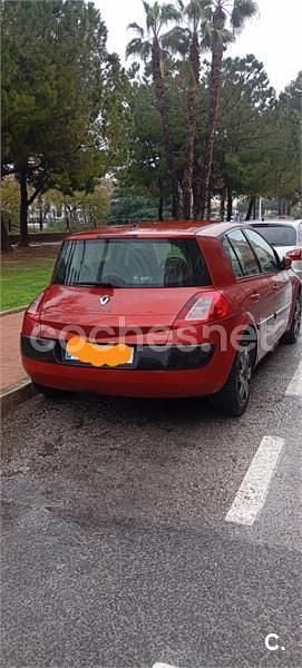 Usado Renault Mégane II Dynamique 120 CV (88 kW) 2004 Granate Berlina