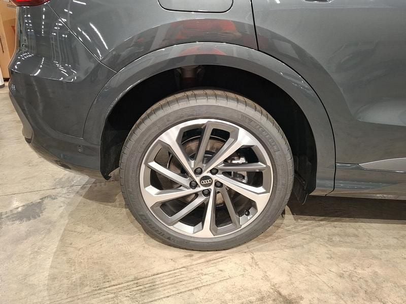 Usado Audi Q5 S-Line 204 CV (150 kW) 2025 Gris tambora metalizado SUV