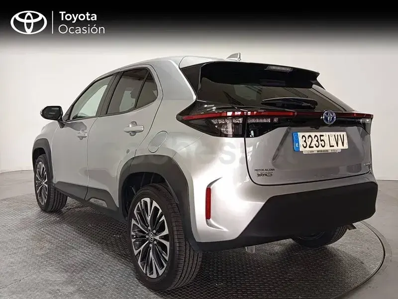 Usado Toyota Yaris Cross Style 116 CV (85 kW) 2022 Gris / plata SUV