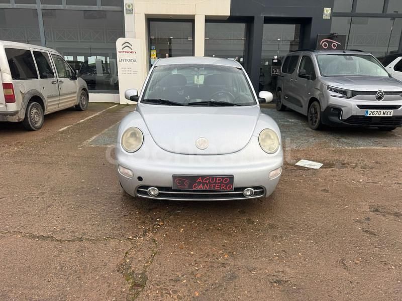 Usado VW New Beetle 90 CV (66 kW) 2002 Gris / plata Utilitario
