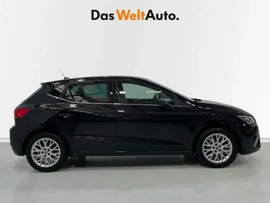 Usado Seat Ibiza 115 CV (84 kW) 2025 Negro Utilitario