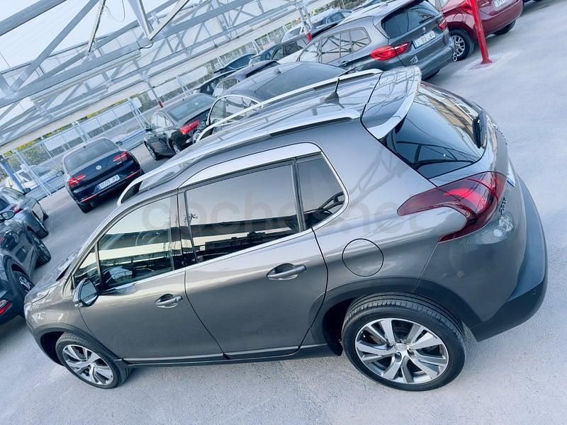 Usado Peugeot 2008 Allure 120 CV (88 kW) 2017 Gris / plata SUV
