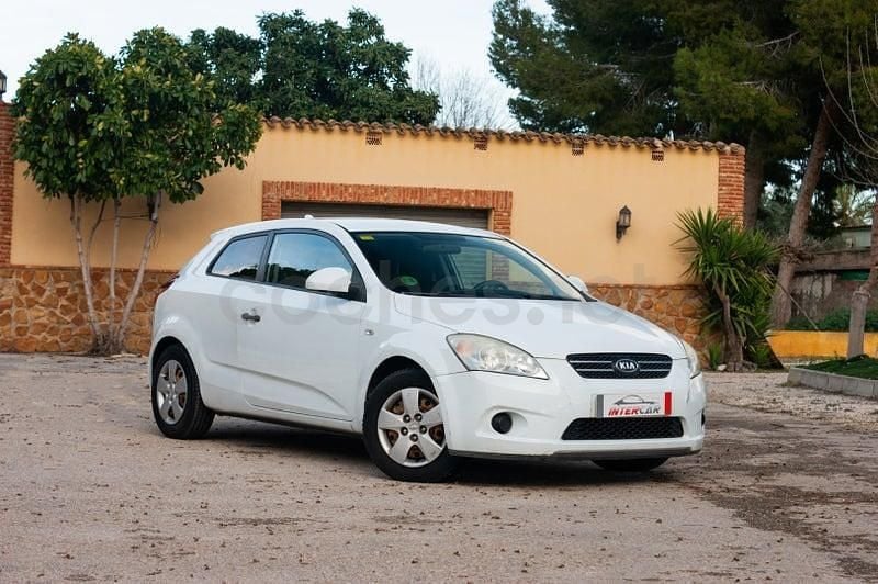 Usado Kia Ceed Active 126 CV (92 kW) 2009 Blanco Utilitario
