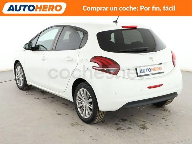 Usado Peugeot 208 Signature Sky 82 CV (60 kW) 2019 Blanco Utilitario