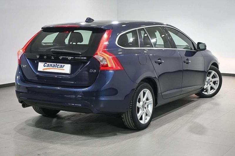 Usado Volvo V60 Kinetic 136 CV (100 kW) 2014 Azul Familiar