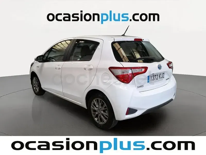 Usado Toyota Yaris Hybrid Active 100 CV (73 kW) 2018 Blanco Berlina