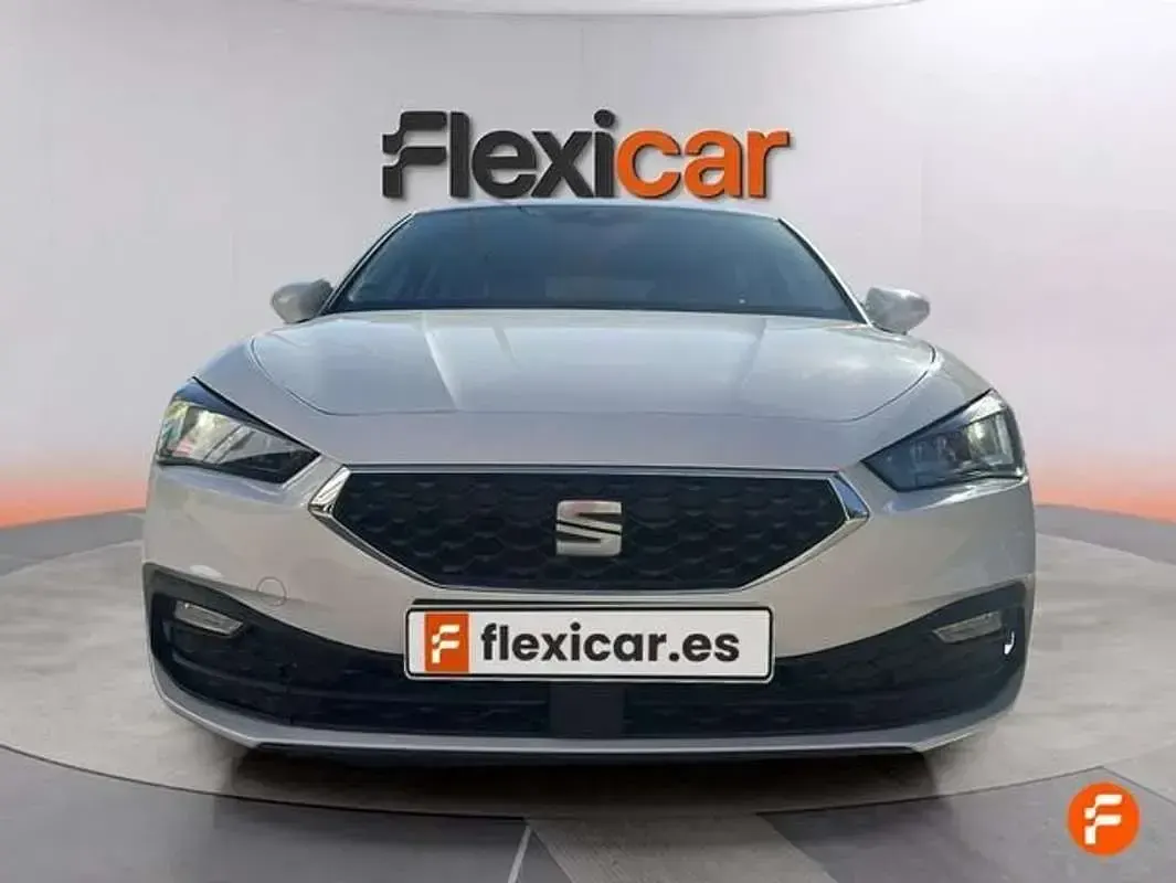Usado Seat Leon Reference 116 CV (85 kW) 2022 Blanco Utilitario