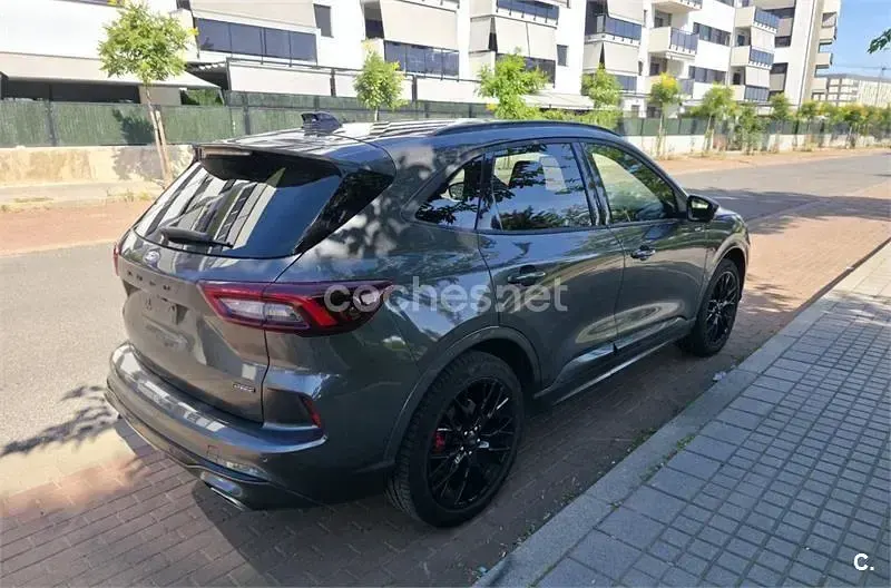 Usado Ford Kuga Active X 243 CV (178 kW) 2025 Gris / plata SUV
