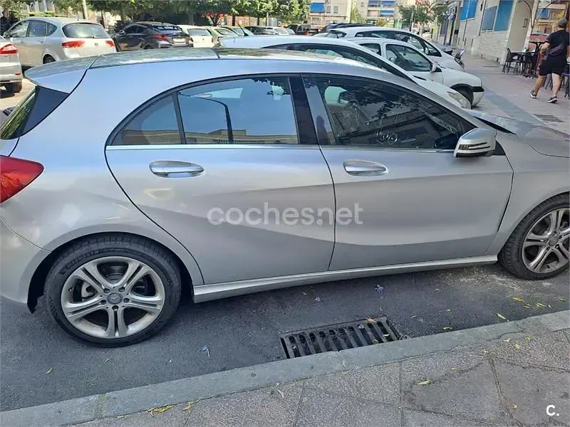 Usado Mercedes A200 Urban 136 CV (100 kW) 2015 Gris / plata Utilitario