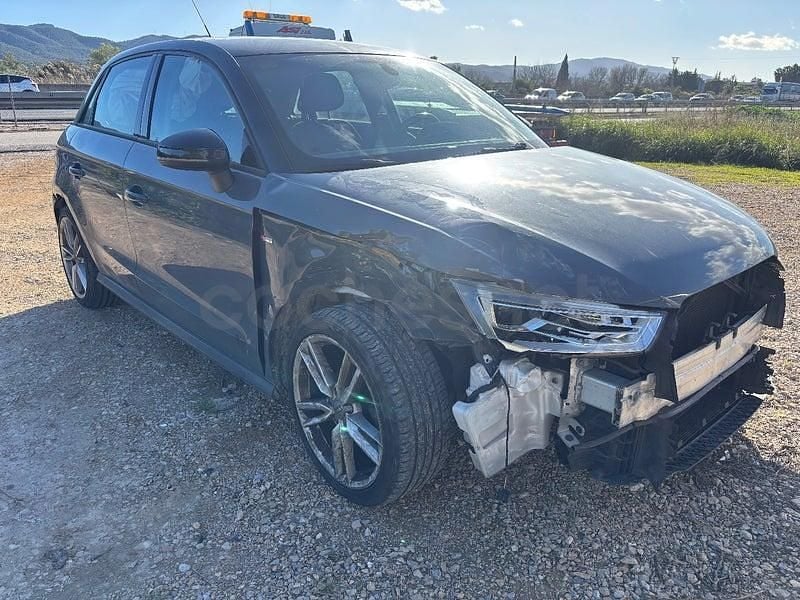 Usado Audi A1 Sportback 116 CV (85 kW) 2018 Gris / plata Utilitario