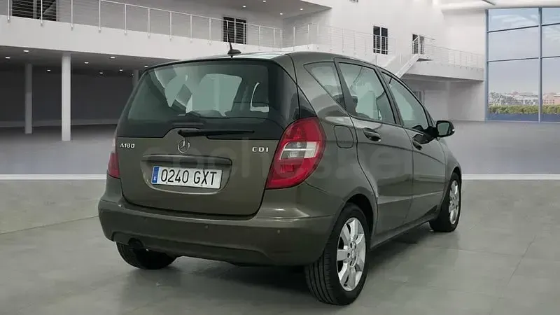 Usado Mercedes A180 Exclusive 109 CV (80 kW) 2010 Marrón Monovolumen