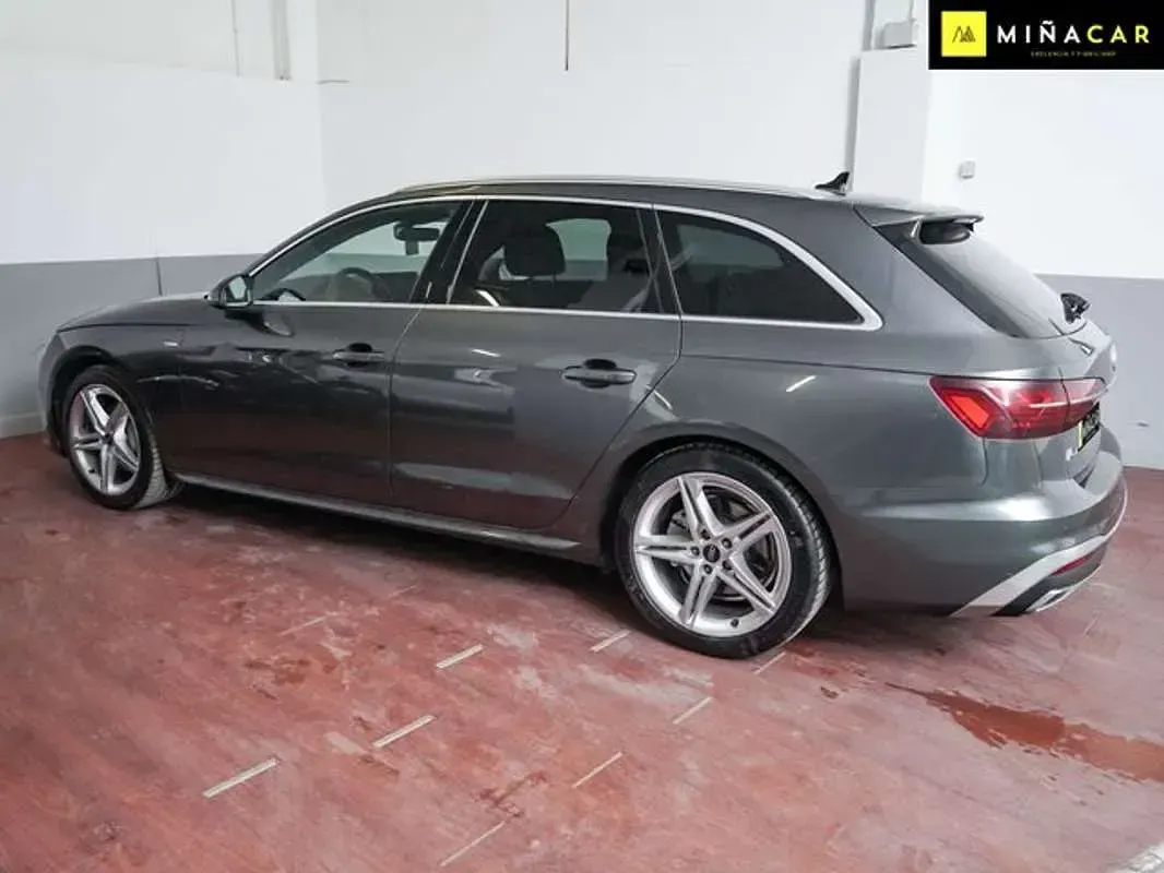Usado Audi A4 S-Line 204 CV (150 kW) 2024 Gris Familiar