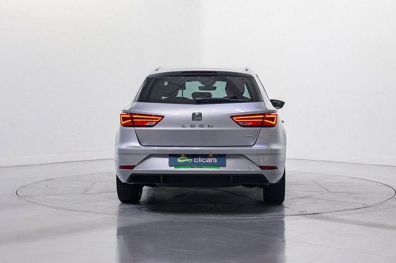 Usado Seat Leon XCELLENCE 130 CV (95 kW) 2020 Gris / plata Familiar