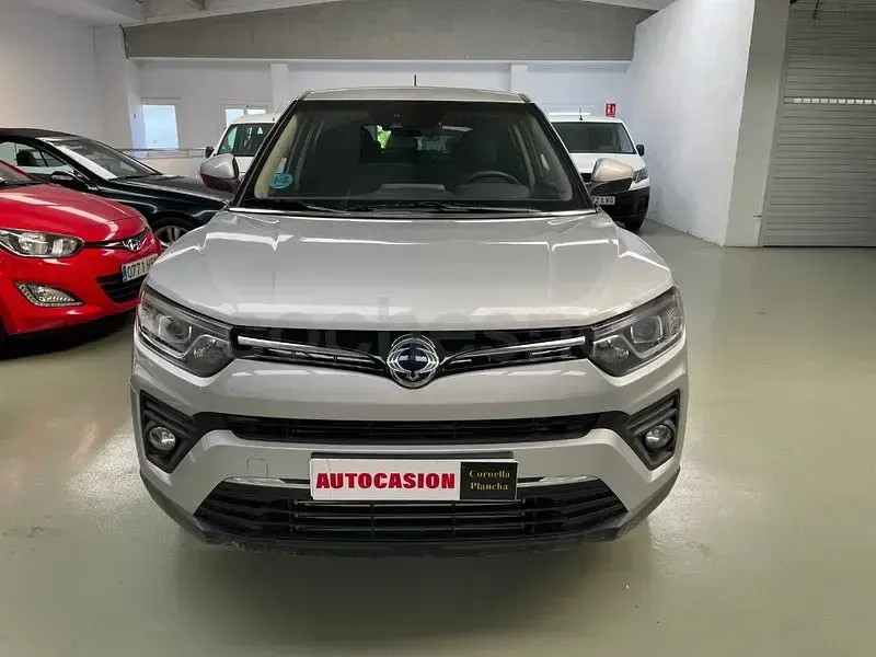 Usado SsangYong Tivoli 128 CV (94 kW) 2022 Gris / plata SUV