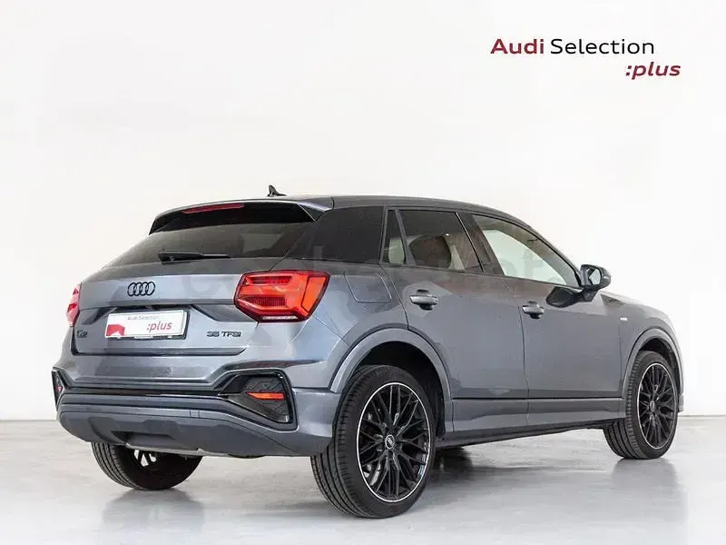 Usado Audi Q2 Ambiente 150 CV (110 kW) 2022 Gris / plata SUV