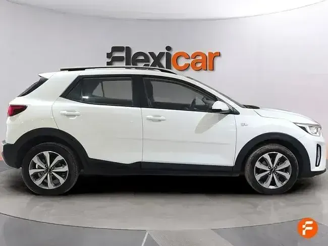 Usado Kia Stonic 84 CV (61 kW) 2022 Blanco SUV
