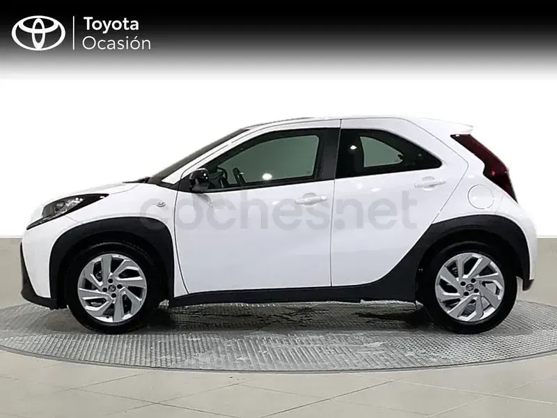 Usado Toyota Aygo X Play 72 CV (52 kW) 2023 Blanco SUV
