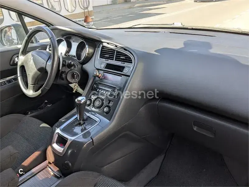Usado Peugeot 5008 Premium 112 CV (82 kW) 2011 Azul Monovolumen