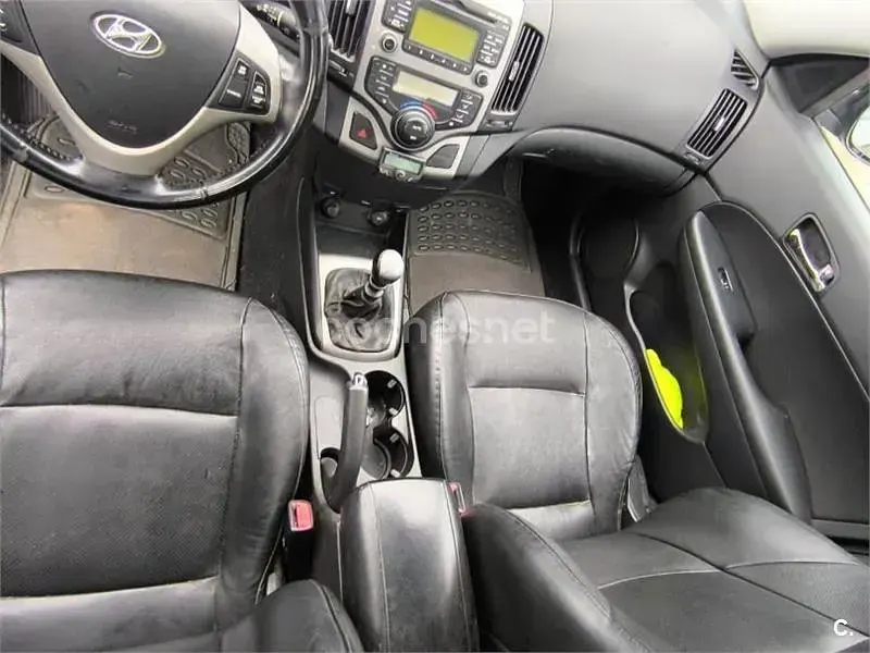 Usado Hyundai i30 Premium 140 CV (102 kW) 2008 Negro Berlina